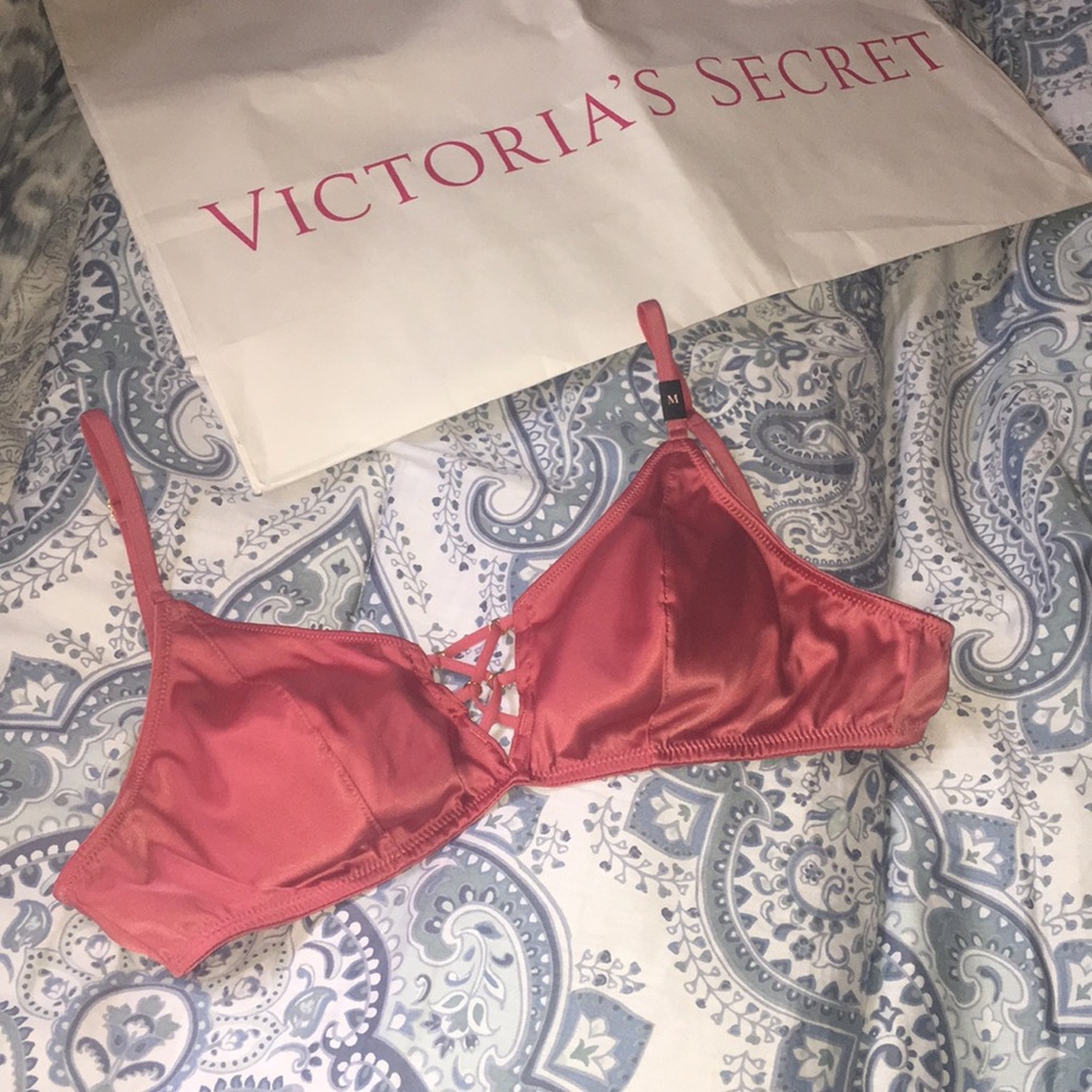 NEW VICTORIA’S SECRET BRALETTE
